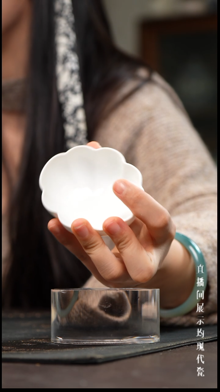 景德镇高白泥花口杯