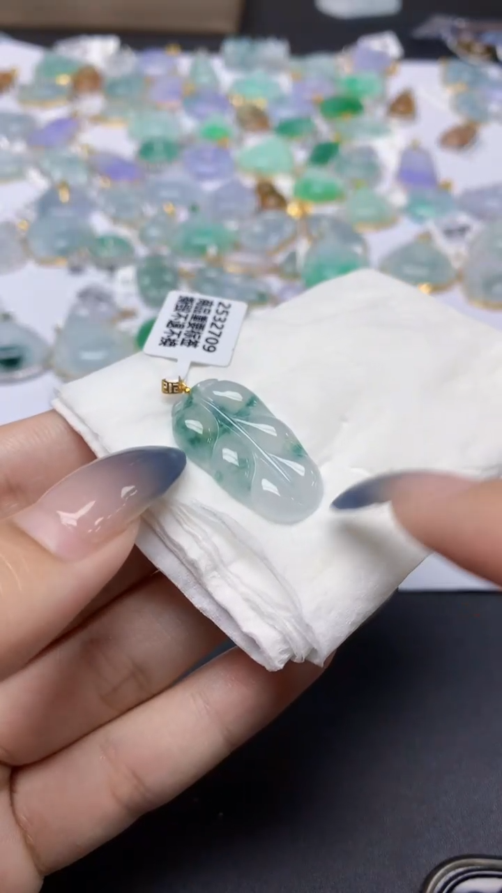 翡翠18K金镶嵌颈饰天然a货翡翠