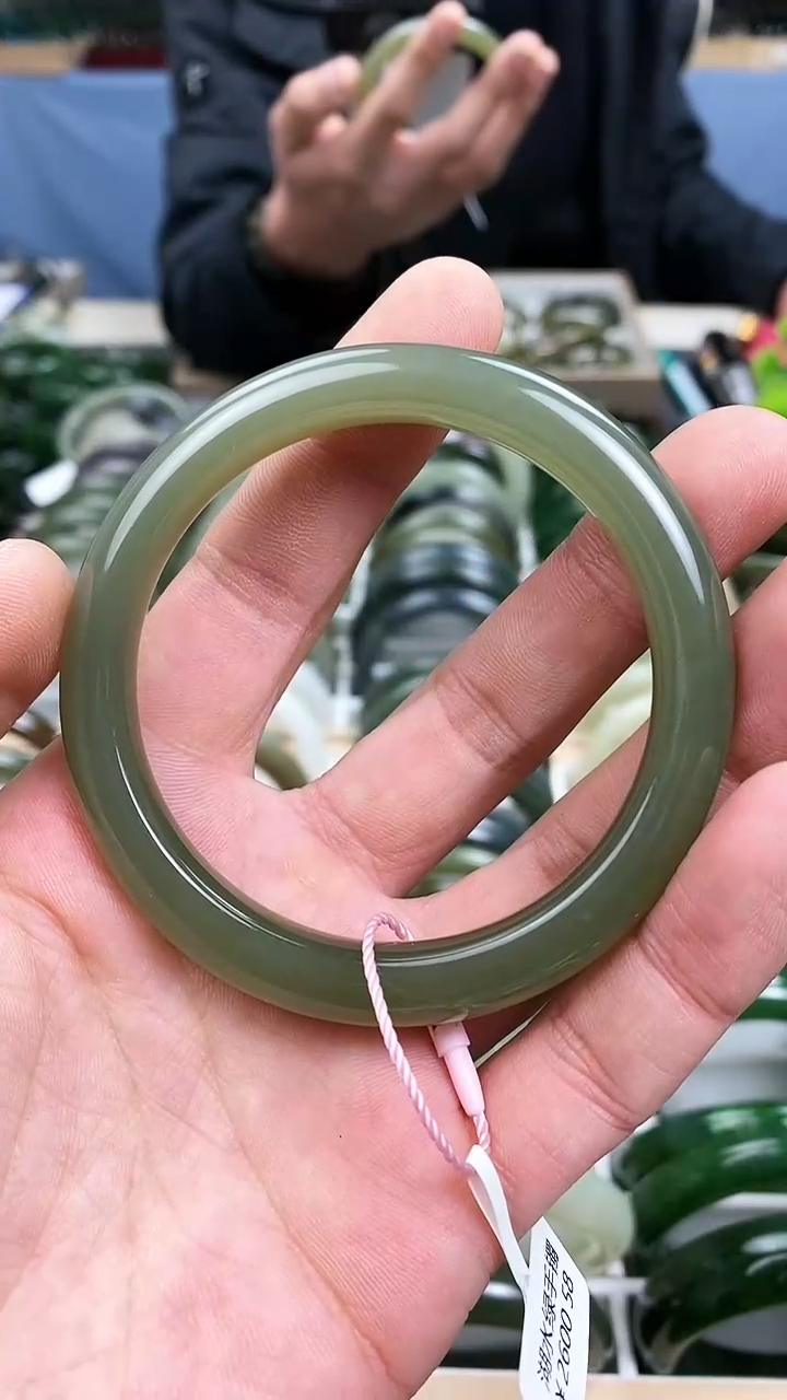 【闪购商品】和田玉手镯未镶嵌58