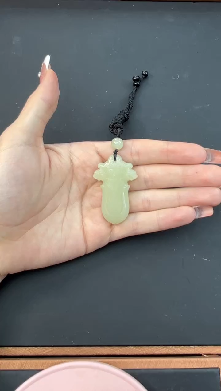 【闪购商品】和田玉吊坠(赠链)未镶嵌且末微色差迪克兰吊坠