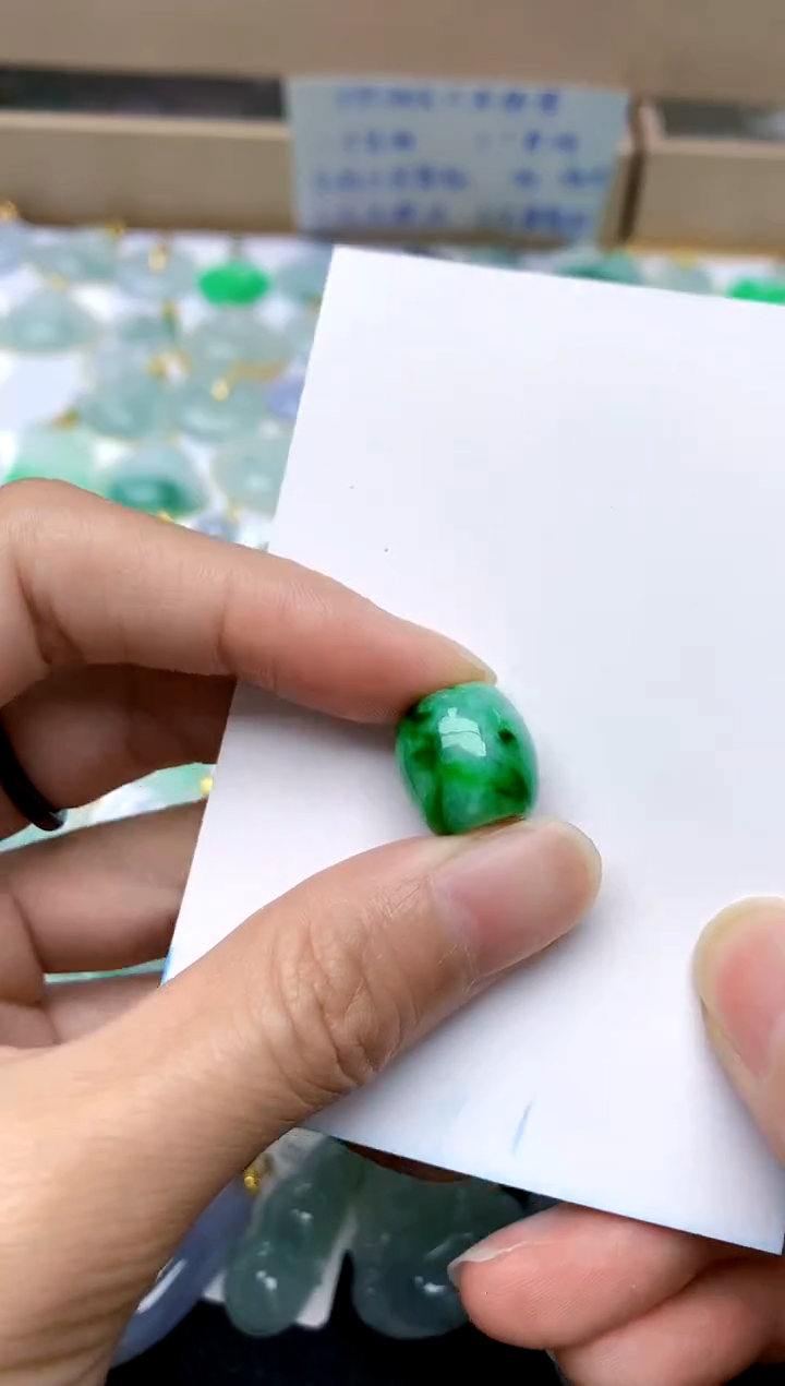 【闪购商品】翡翠颈饰未镶嵌114天然A货翡翠