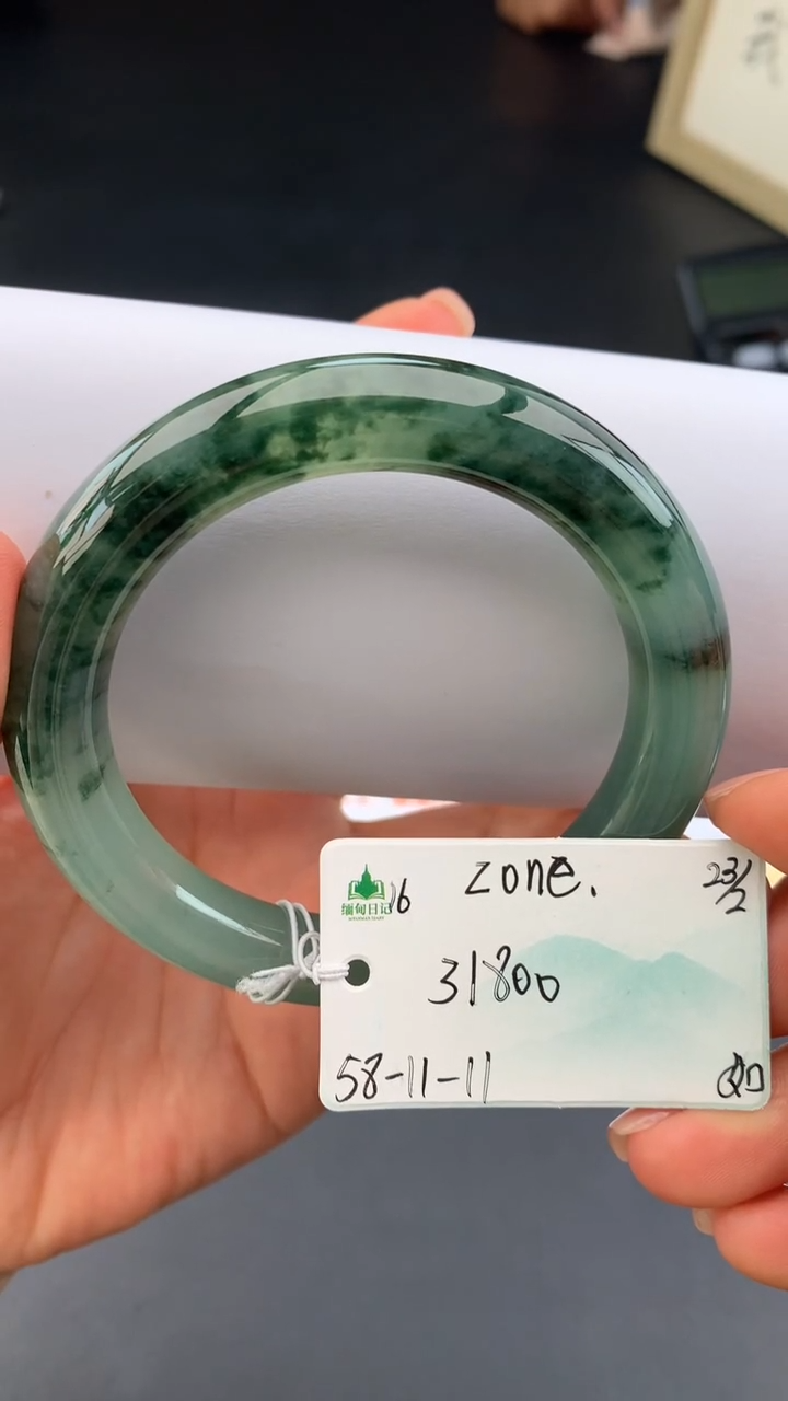 【闪购商品】翡翠手镯未镶嵌女神节#送礼#，下单联系客服核对地址~