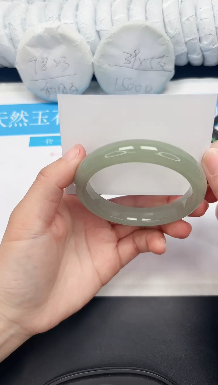 【闪购商品】石英质玉手镯未镶嵌98-63
