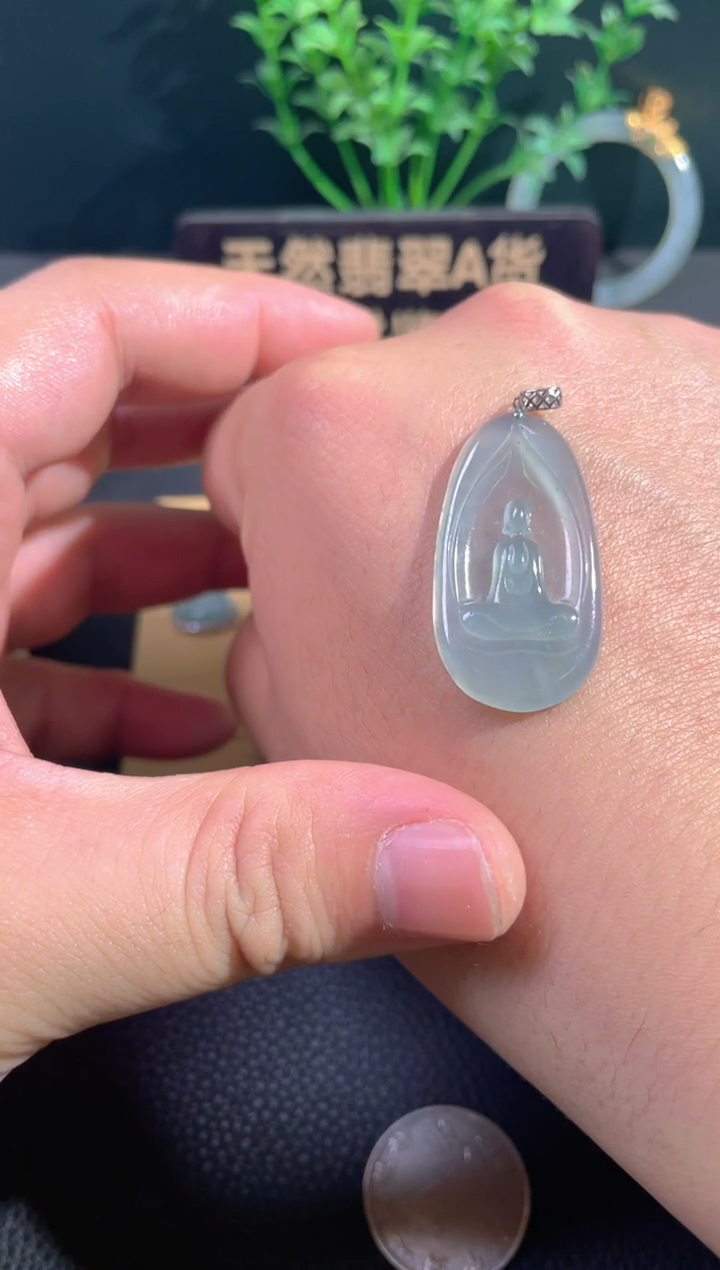 颈饰18K金镶嵌翡翠翡翠