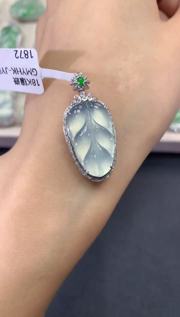 【闪购商品】翡翠吊坠(不含链)18K金镶嵌q37      