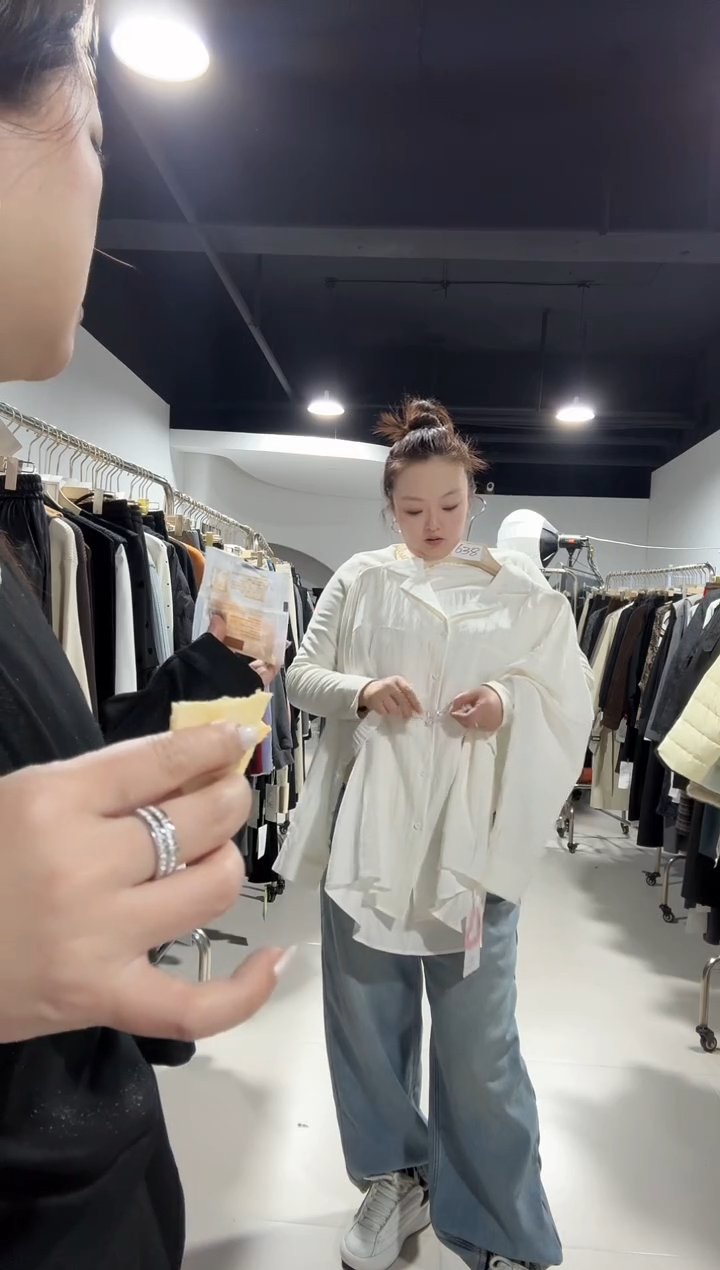 638-白色衬衫········