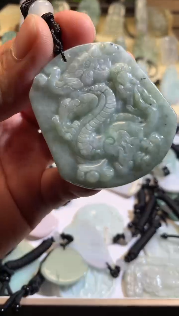 翡翠未镶嵌颈饰6/14/015