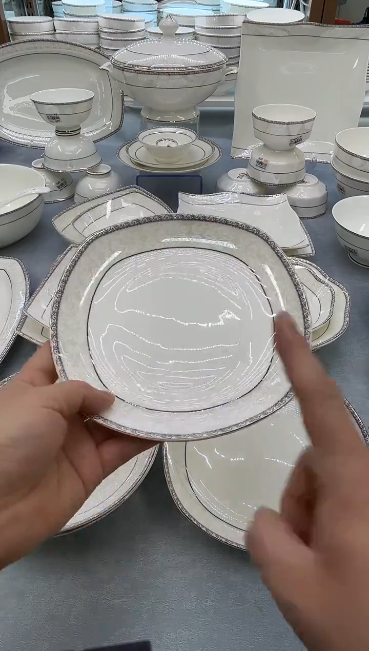 骨瓷玲珑7.5方2个