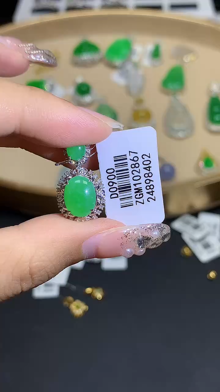 【闪购商品】翡翠吊坠(不含链)18K金镶嵌ZGMD0900
