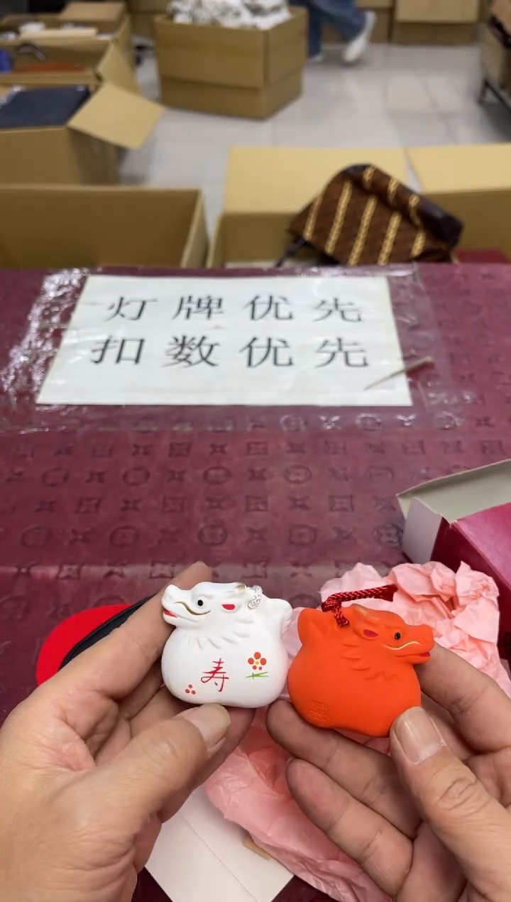 默认微瑕，no退no换，介意勿拍