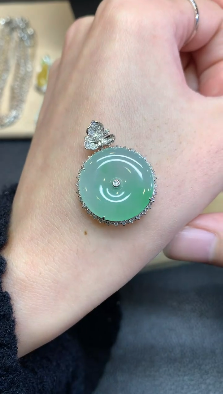 【闪购商品】翡翠颈饰18K金镶嵌平安扣【无服务费】