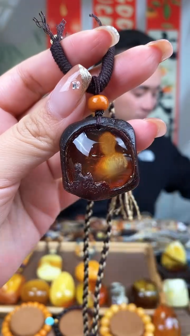 【闪购商品】琥珀裸石未镶嵌 基地发货 一物一证 顺丰包邮