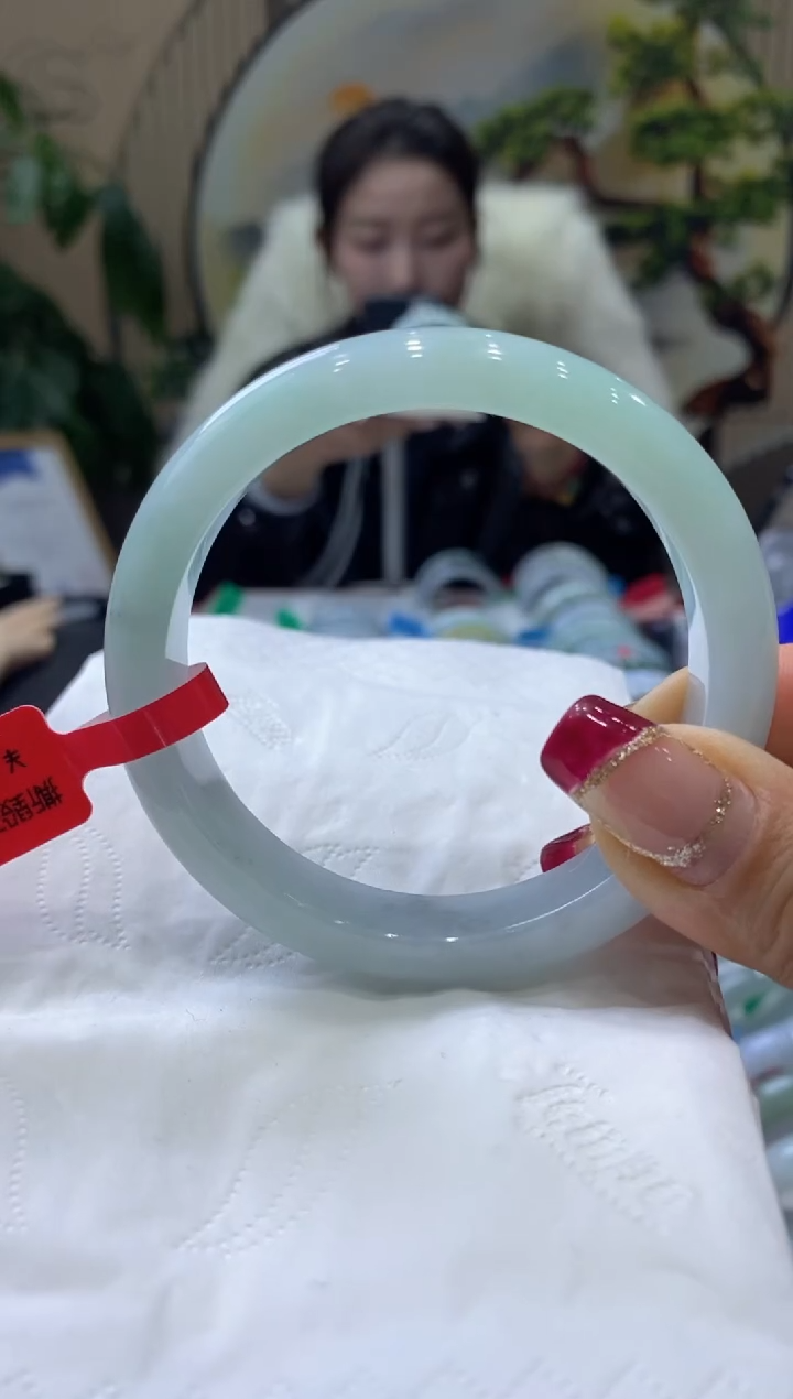 【闪购商品】翡翠手镯未镶嵌99913879