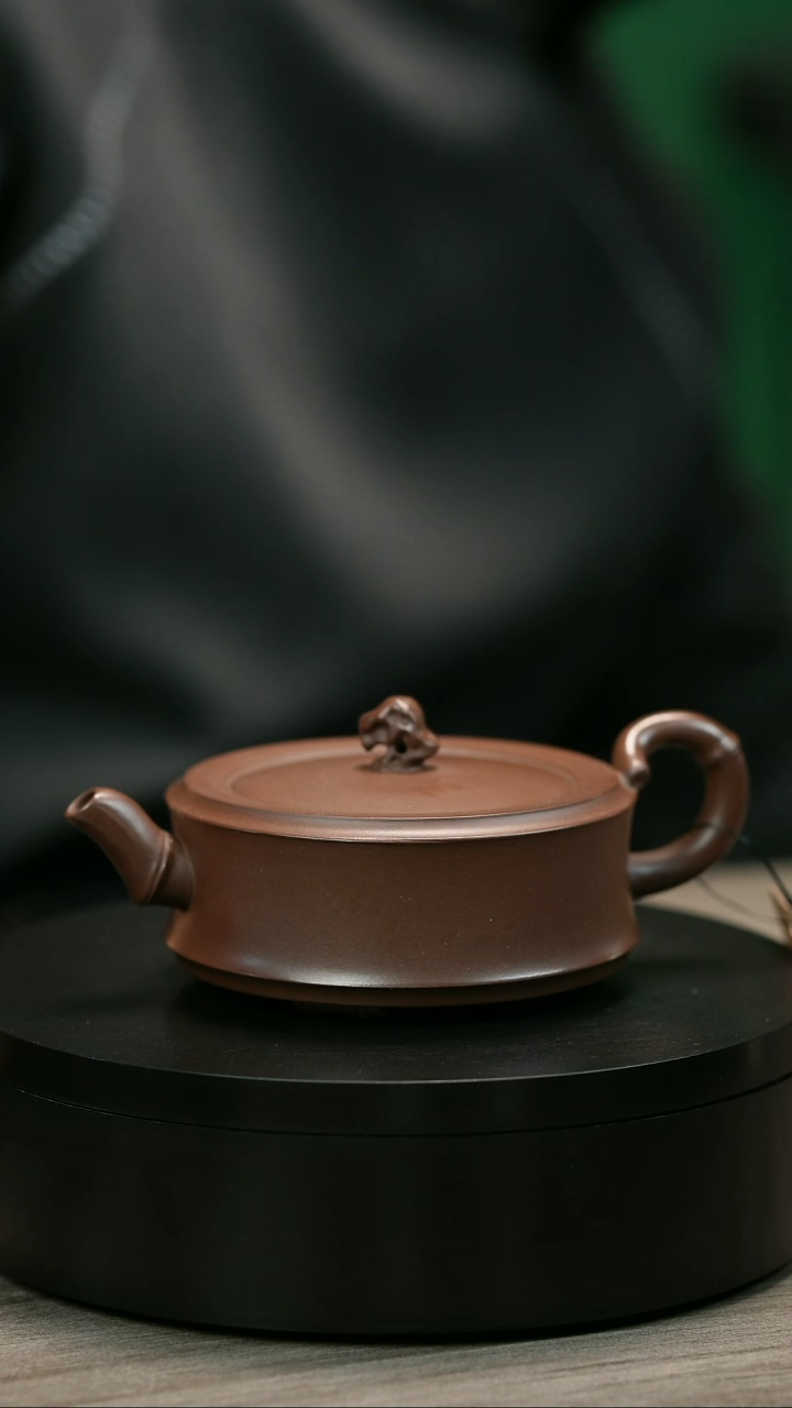 茶壶紫砂~***～H1598赵信军三足圆竹