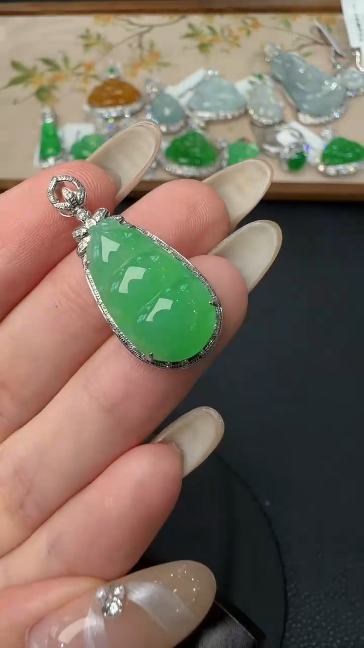 【闪购商品】翡翠吊坠(不含链)18K金镶嵌21