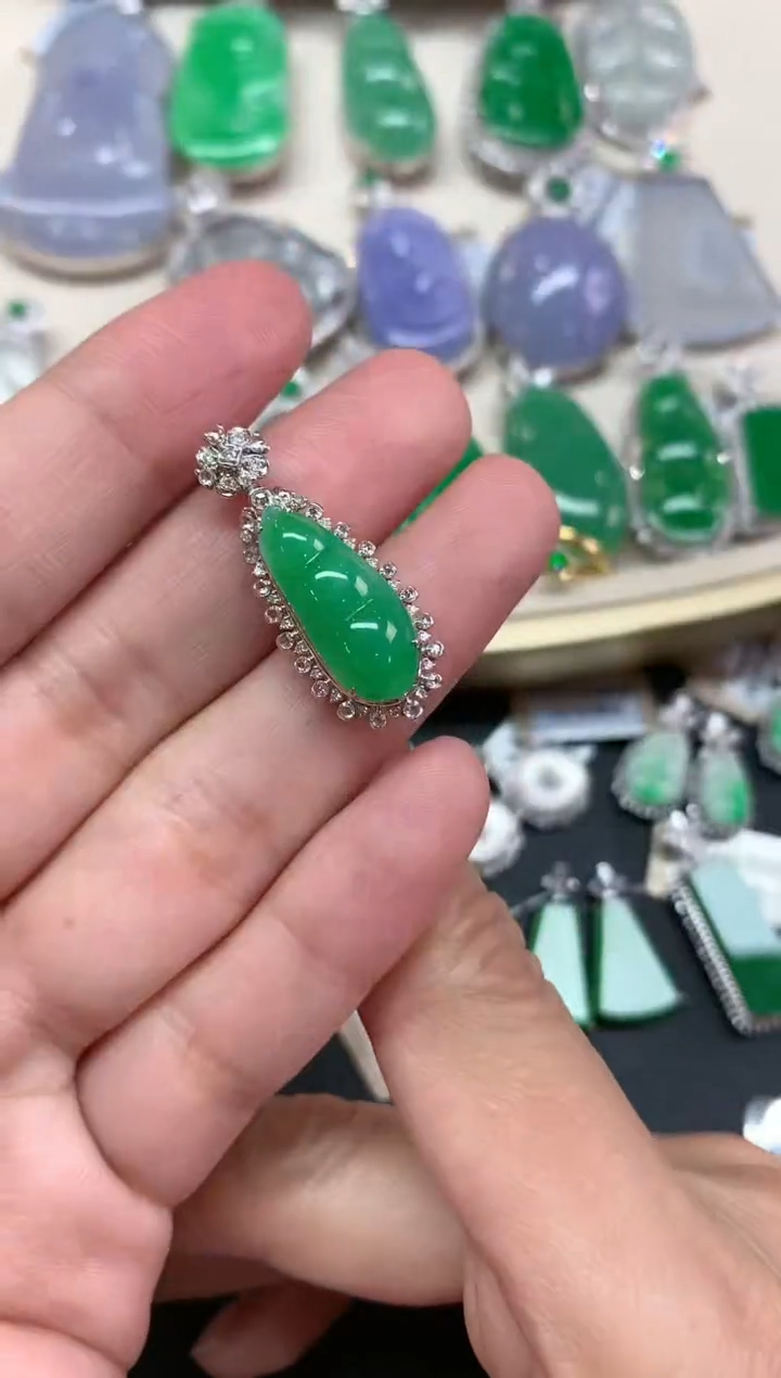 【闪购商品】翡翠吊坠(不含链)18K金镶嵌W171|9800