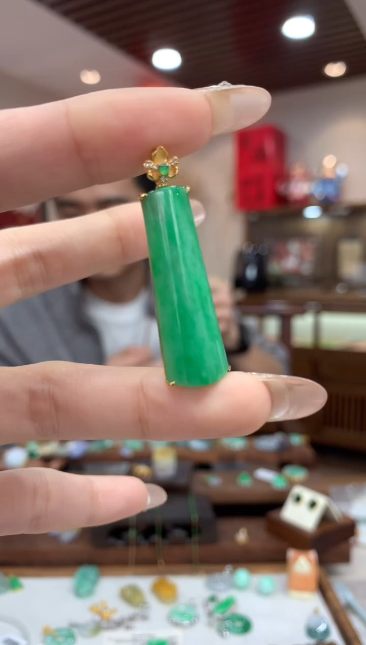 【闪购商品】翡翠吊坠(不含链)18K金镶嵌无事柱