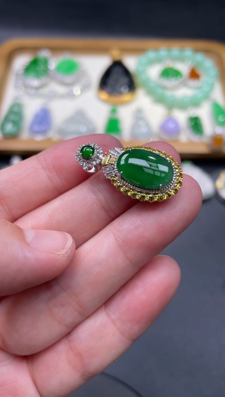 【闪购商品】翡翠颈饰18K金镶嵌23......