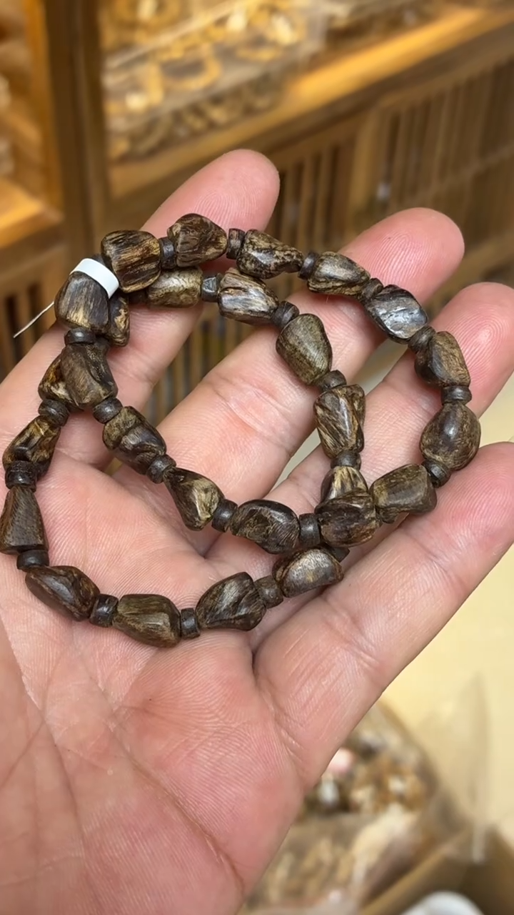 沉香手串 文莱随型单圈沉水留疤多样性发其一