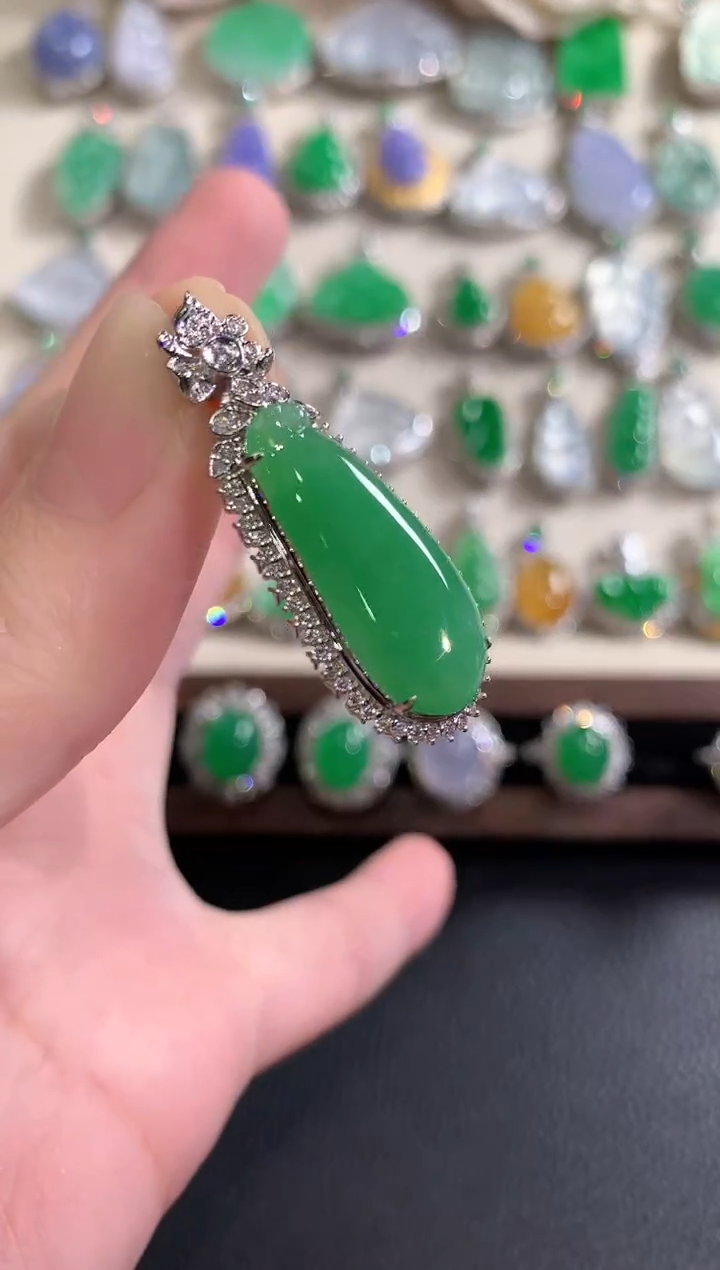 吊坠(不含链)18K金镶嵌翡翠冬日珠宝Q121