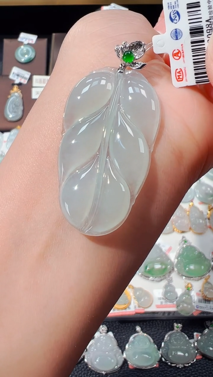 【闪购商品】翡翠吊坠(不含链)18K金镶嵌叶子吊坠