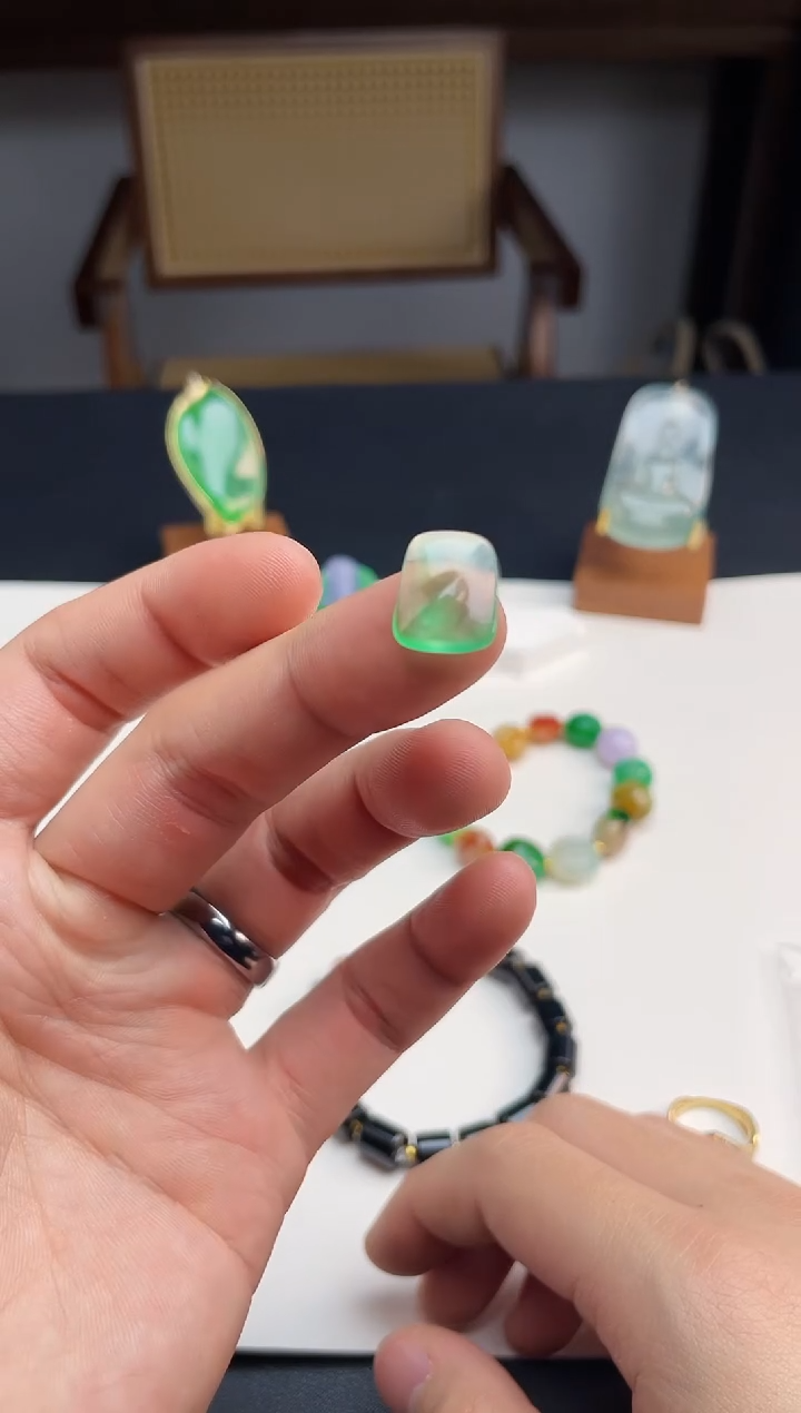 未镶嵌定制翡翠龙石戒面