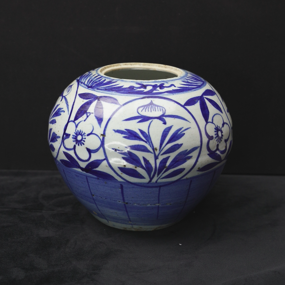 乙1711 清晚期青花开窗花卉纹西瓜罐 口沿芝麻飞皮 底足粘沙
