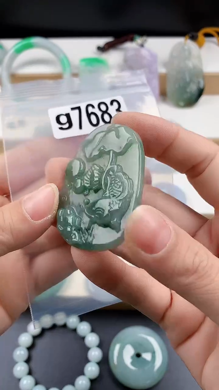 颈饰未镶嵌翡翠天然翡翠吊坠挂件