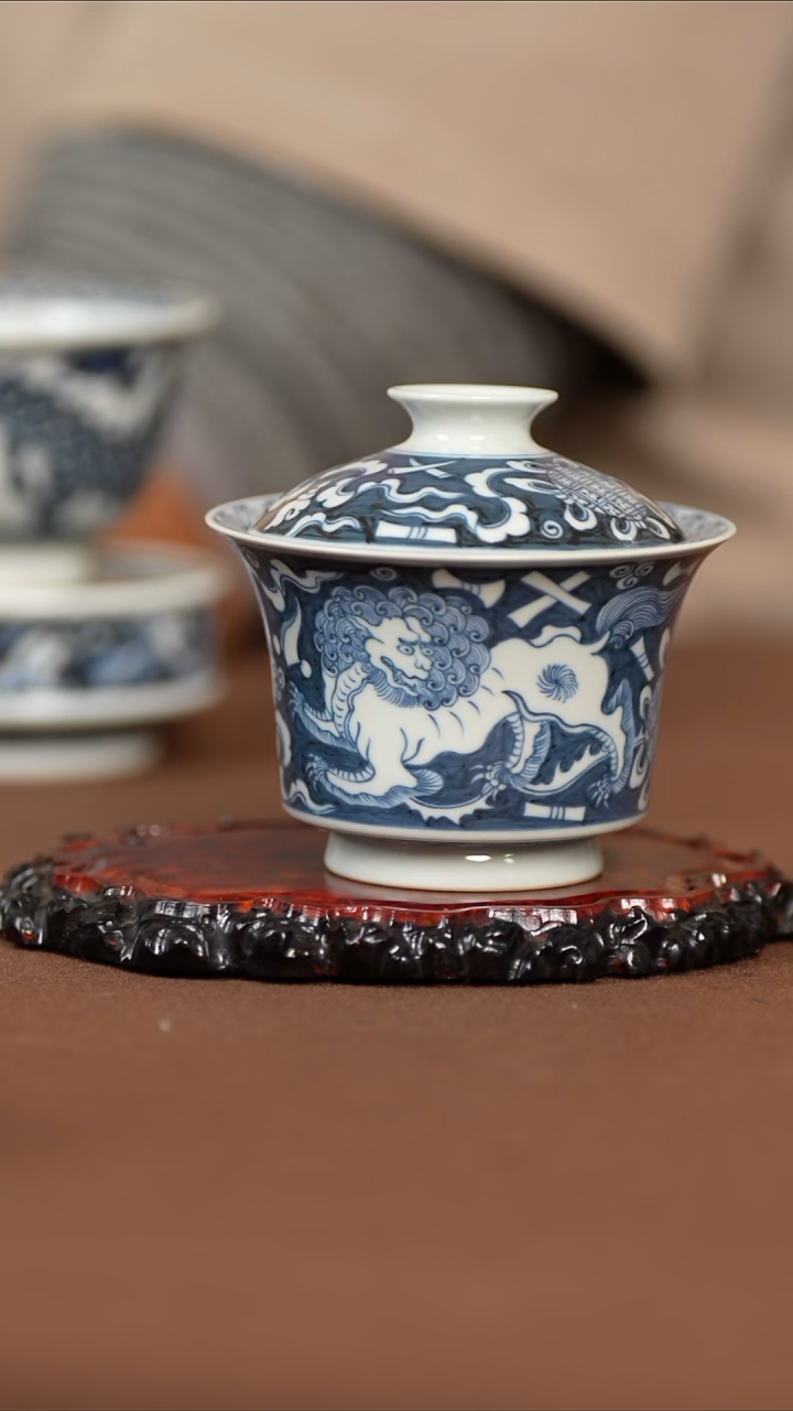 景德镇纯手工纯手绘 双狮滚绣球盖碗  容量150