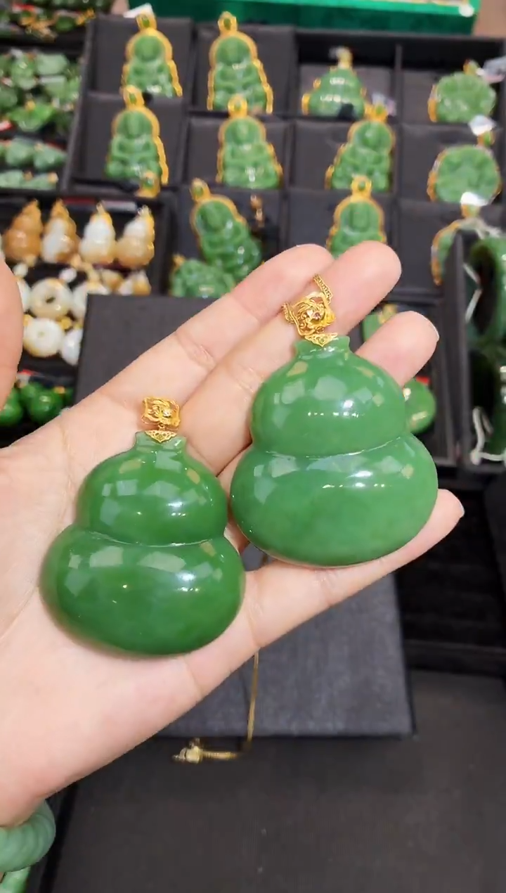 吊坠(赠链)18K金镶嵌和田玉55MM多样性发一