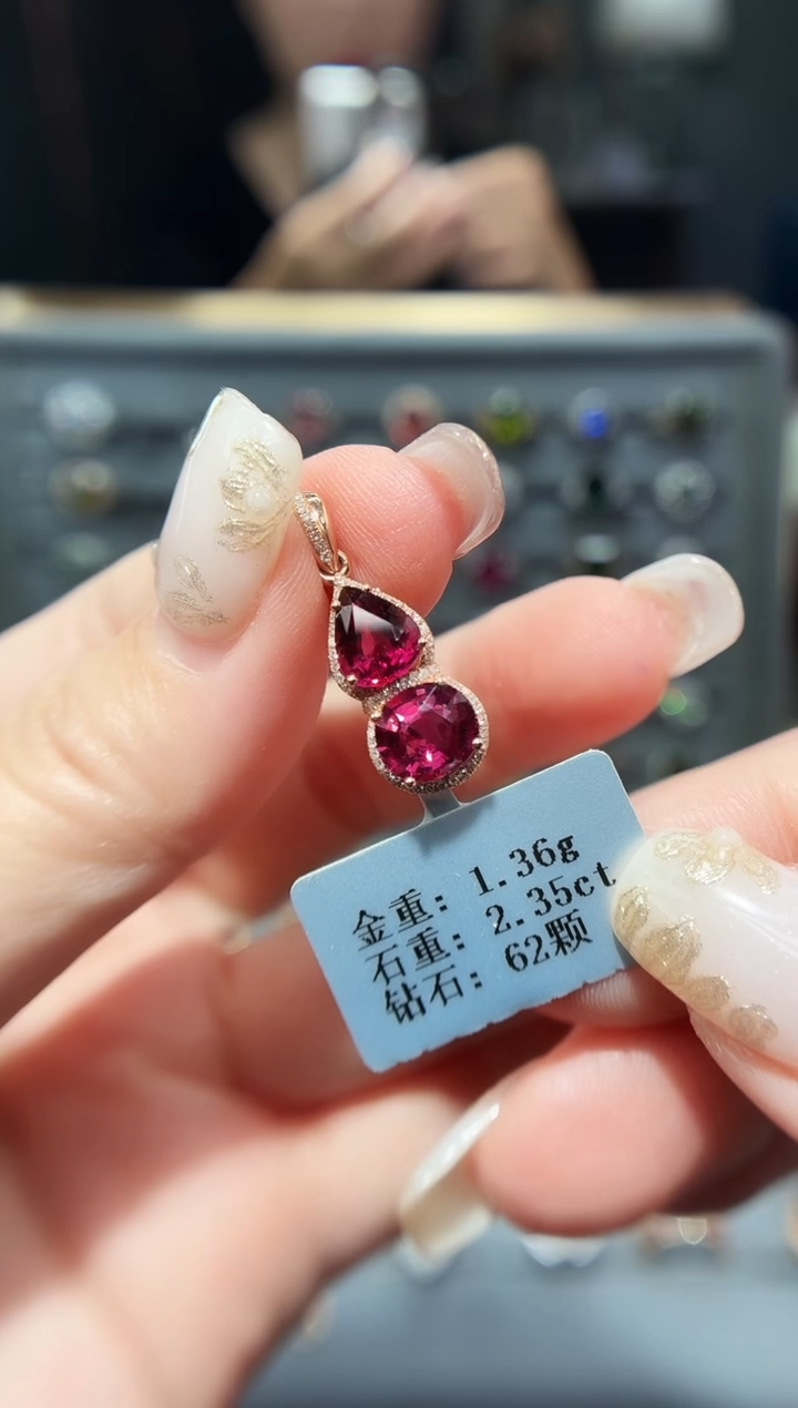 颈饰18K金镶嵌碧玺2.35.