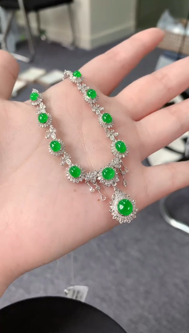 【闪购商品】翡翠颈饰18K金镶嵌111          