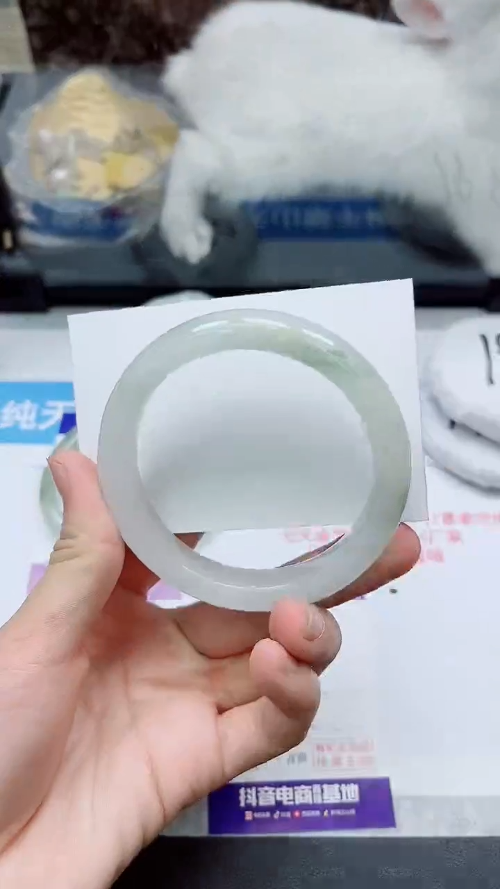 【闪购商品】石英质玉手镯未镶嵌9
