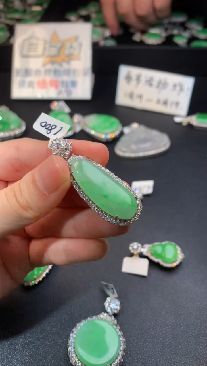 【闪购商品】翡翠颈饰银S925镶嵌翡翠