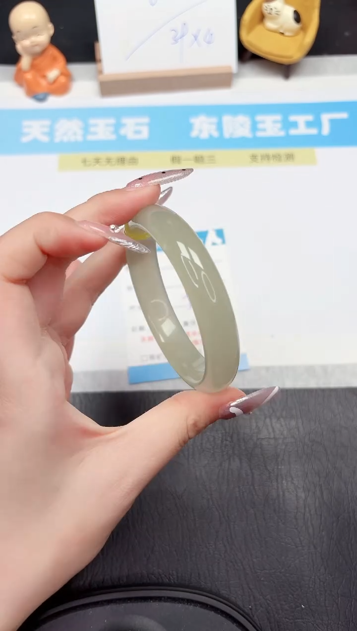 石英质玉手镯未镶嵌73-58