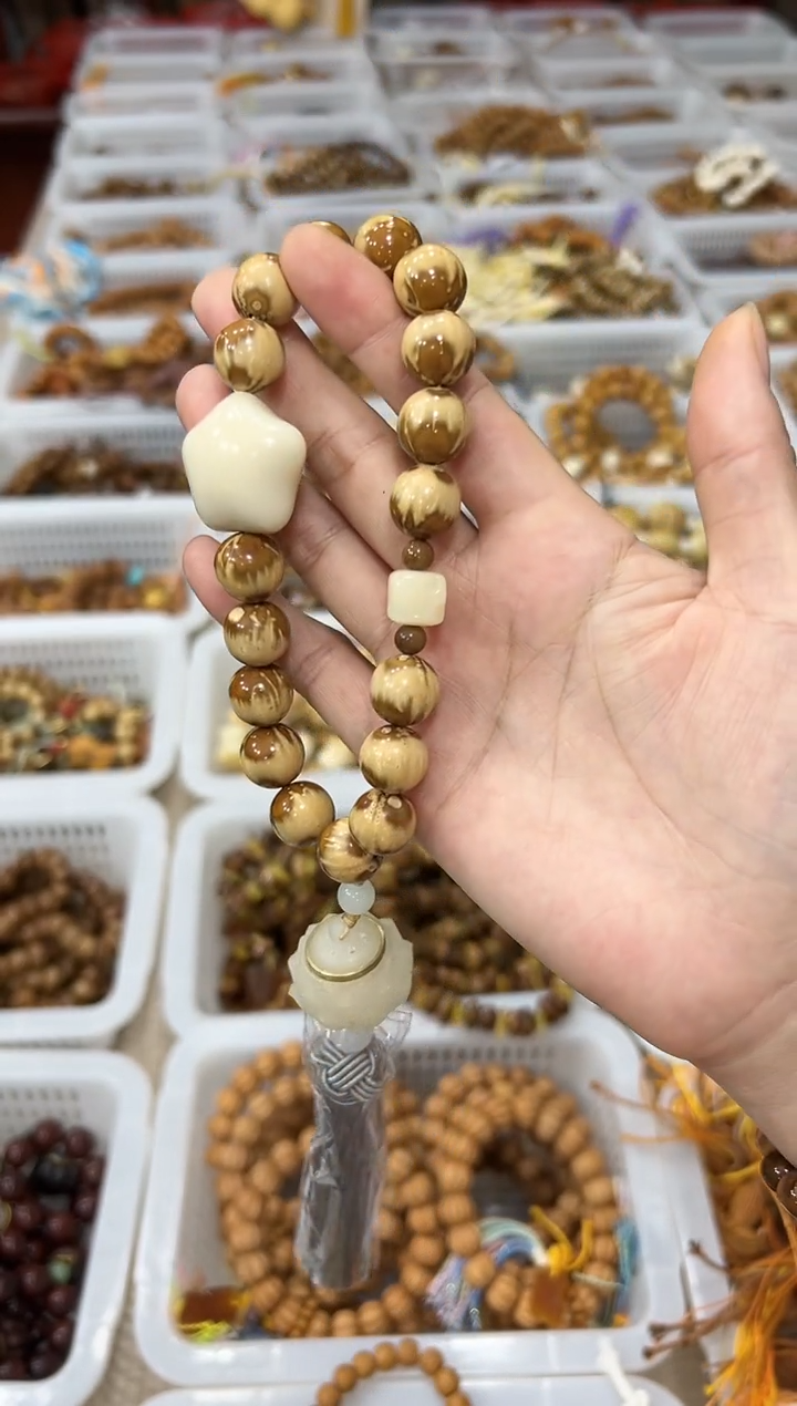 手串紫金鼠卡12mm左右奶油花皮 设计款手持 