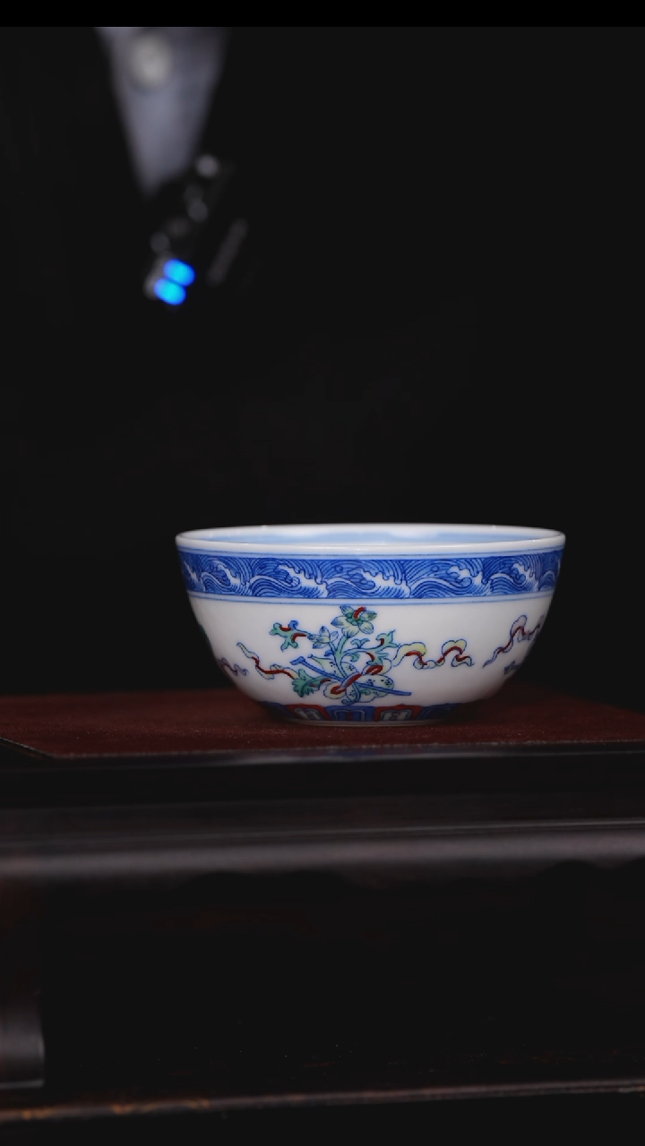 【闪购商品】摆件【瓷见如故】涂杏花斗彩暗八宝卧足杯对杯