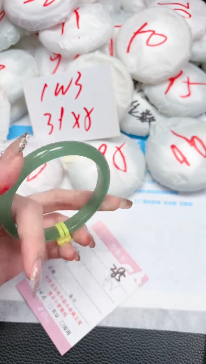 【闪购商品】石英质玉手镯未镶嵌285-60.5