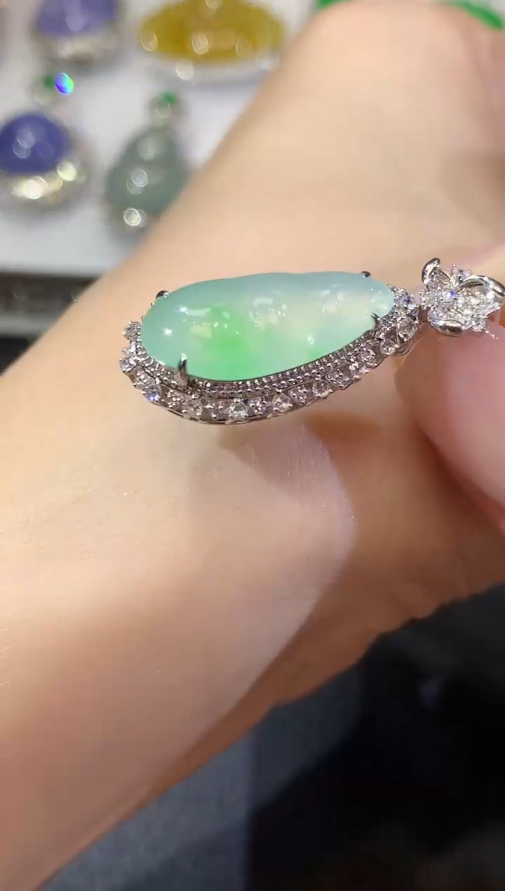 【闪购商品】翡翠18K金镶嵌吊坠(不含链)A66 