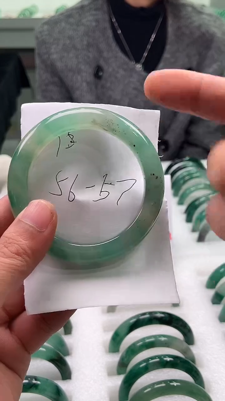 未镶嵌手镯石英质玉（非洲翠）手镯56.4