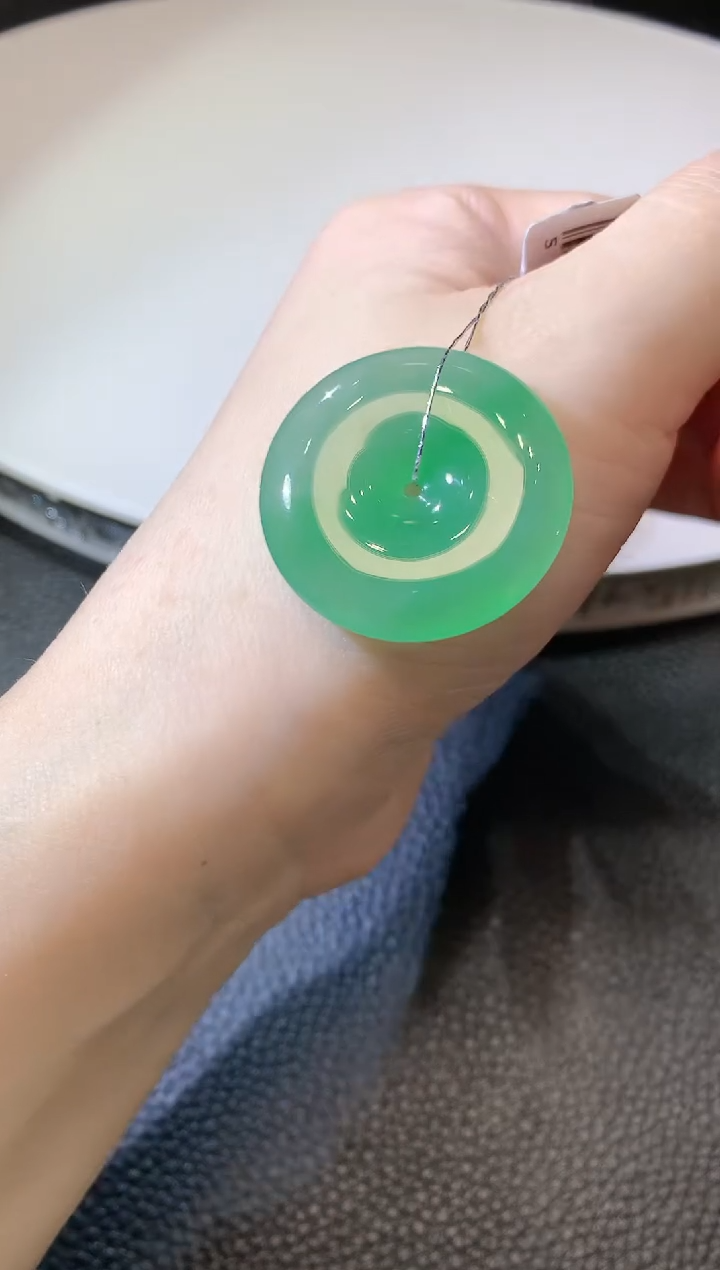 【闪购商品】翡翠吊坠(不含链)18K金镶嵌A80 