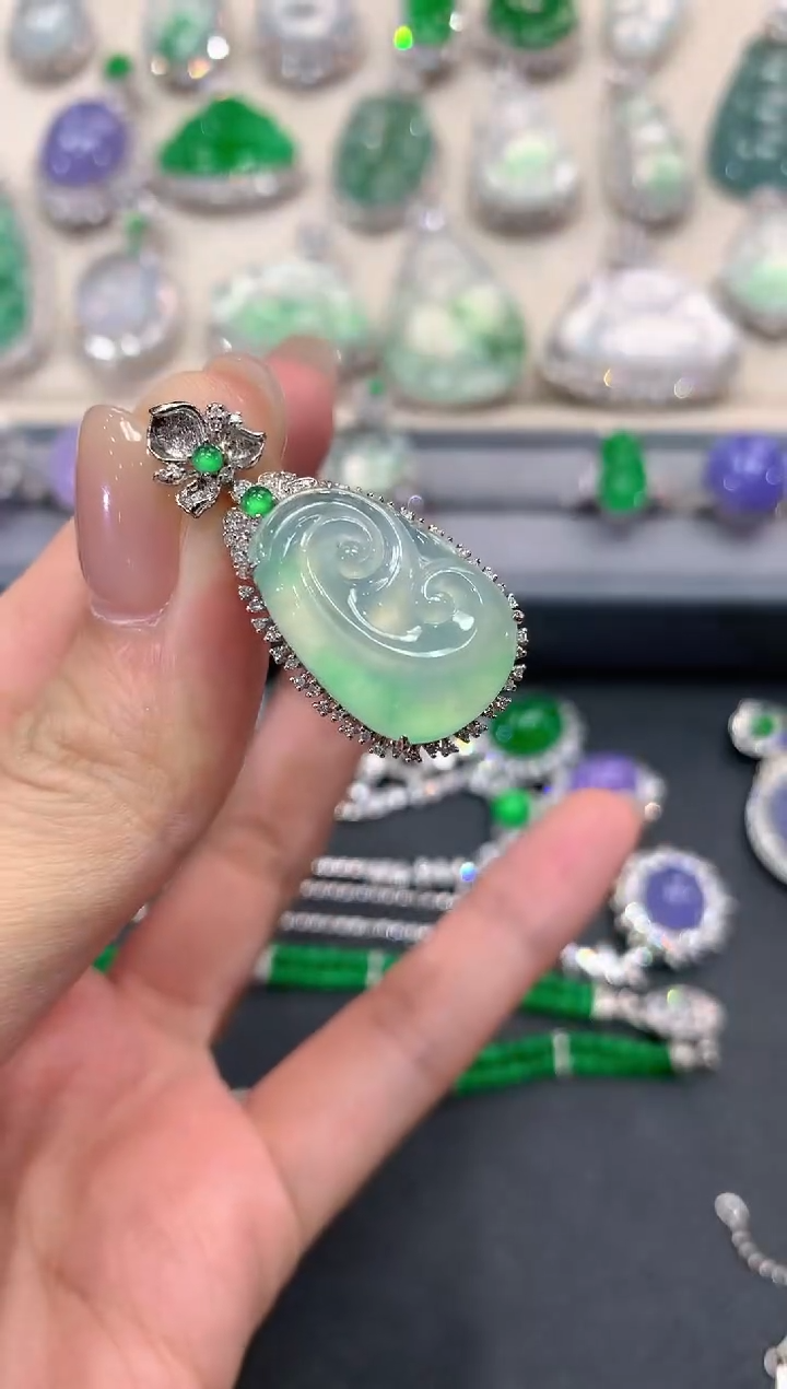 【闪购商品】翡翠吊坠(不含链)18K金镶嵌w22