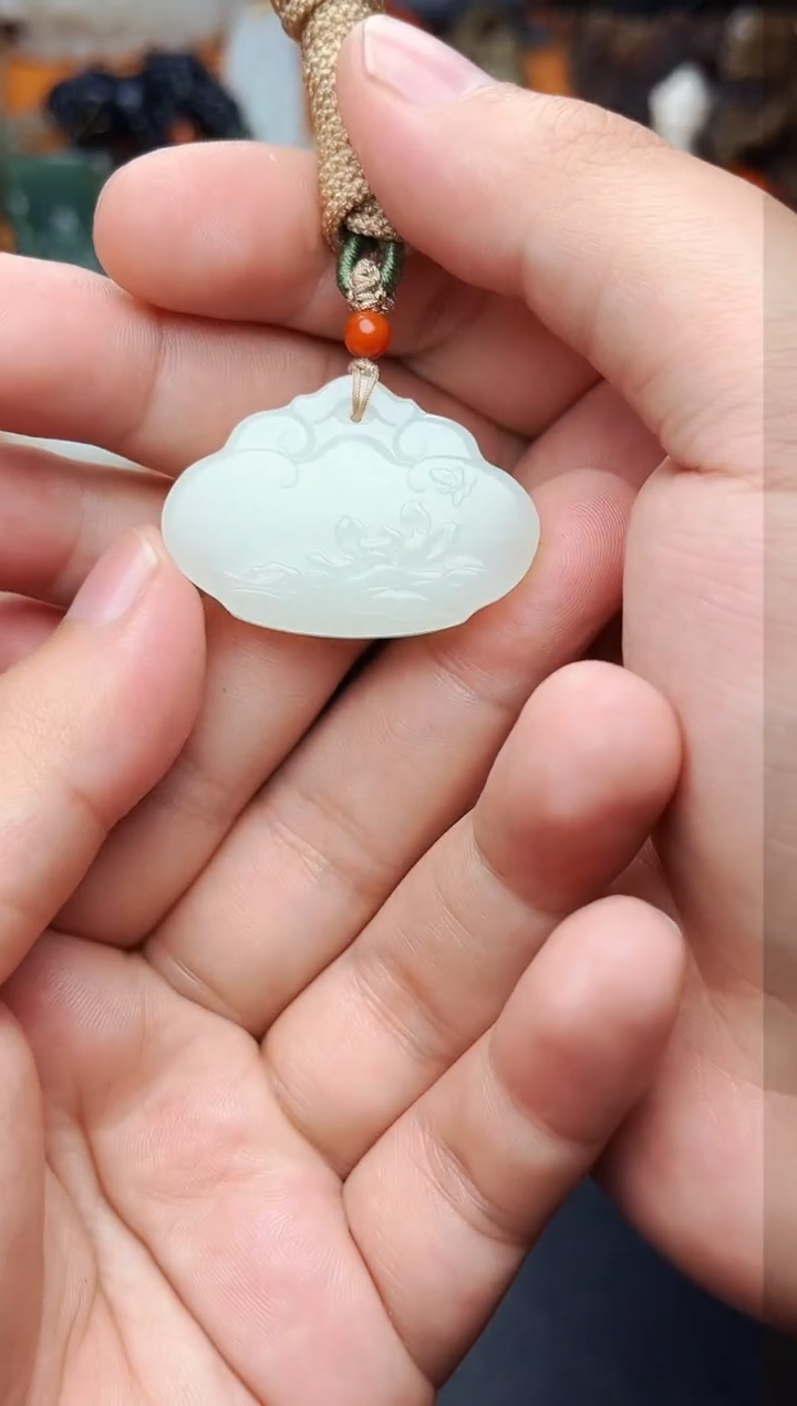 【闪购商品】和田玉颈饰未镶嵌如意锁 01