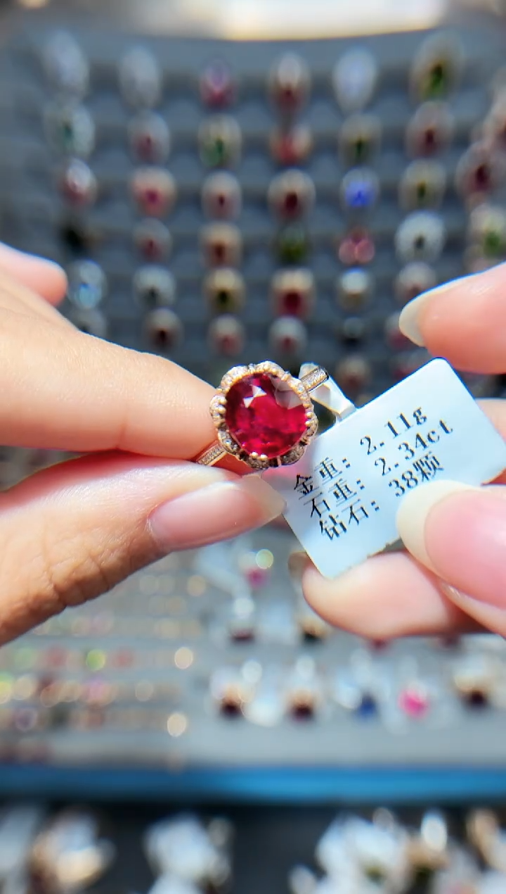 18K金镶嵌戒指碧玺2.34.