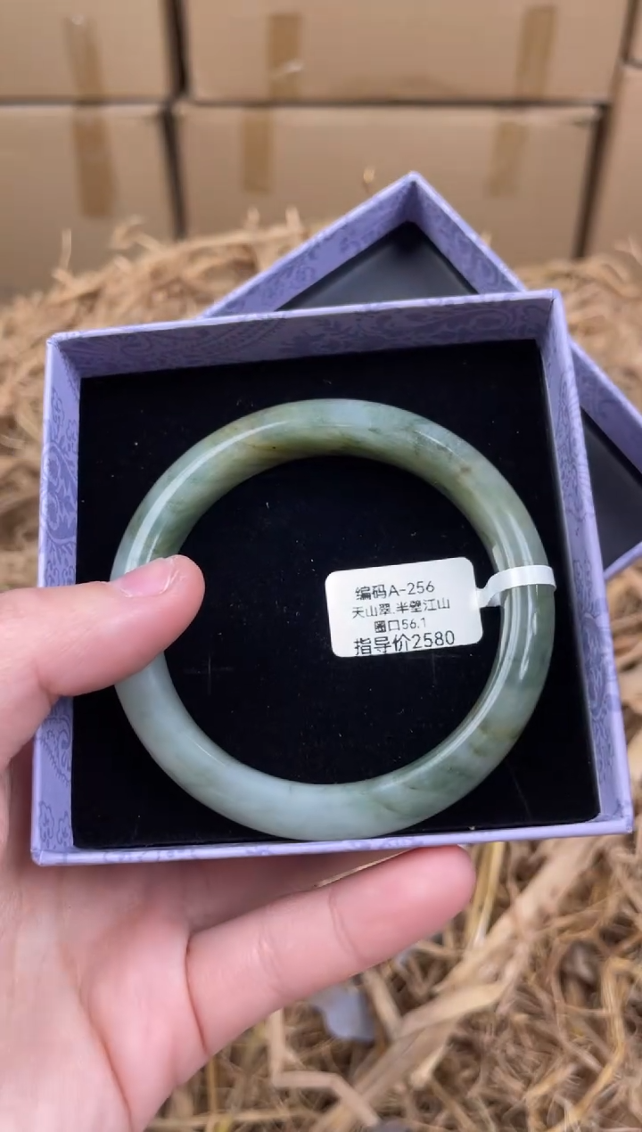 未镶嵌手镯石英质玉A256