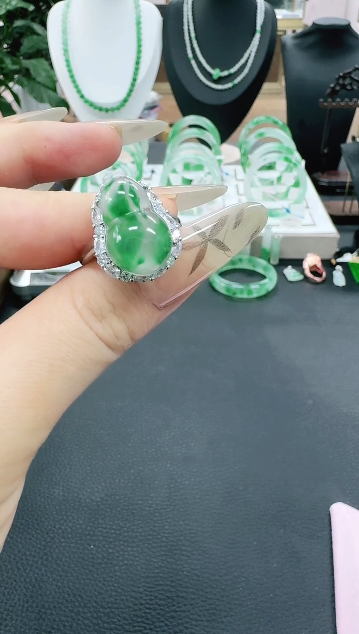 未镶嵌1石英质玉（非洲翠）/0687