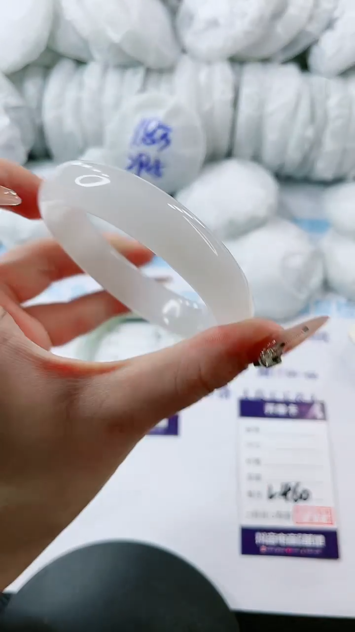 【闪购商品】石英质玉手镯未镶嵌多样性发货L460