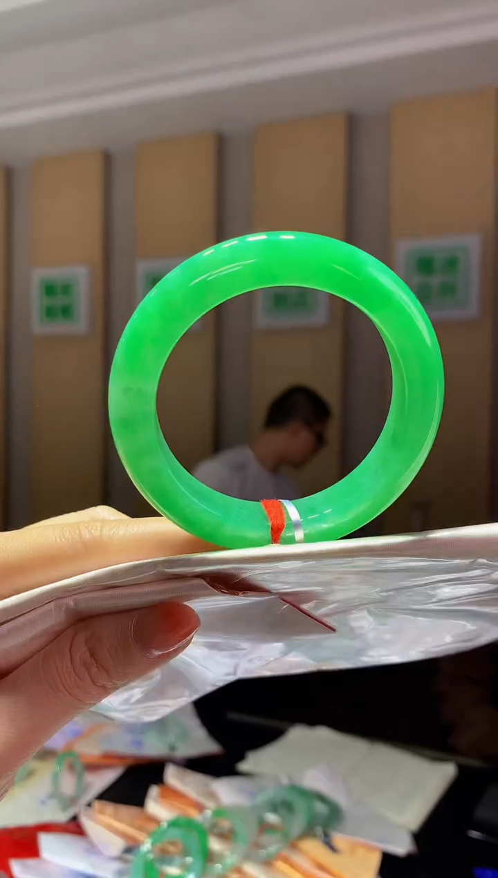 未镶嵌手镯翡翠-Q440 圈口53.9 全款156万 定金2万