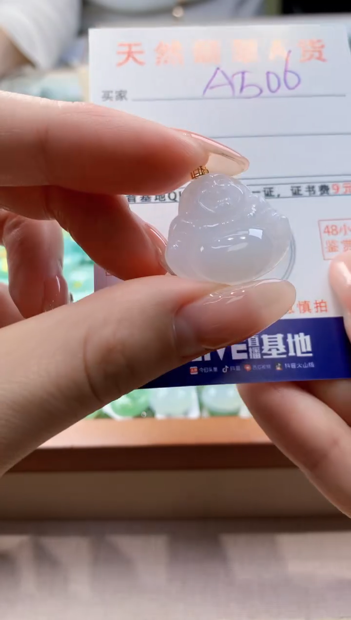 颈饰18K金镶嵌翡翠天然翡翠挂件  