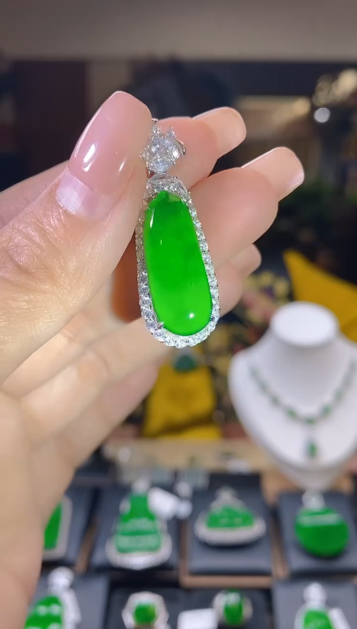 【闪购商品】翡翠吊坠(不含链)未镶嵌翡翠吊坠